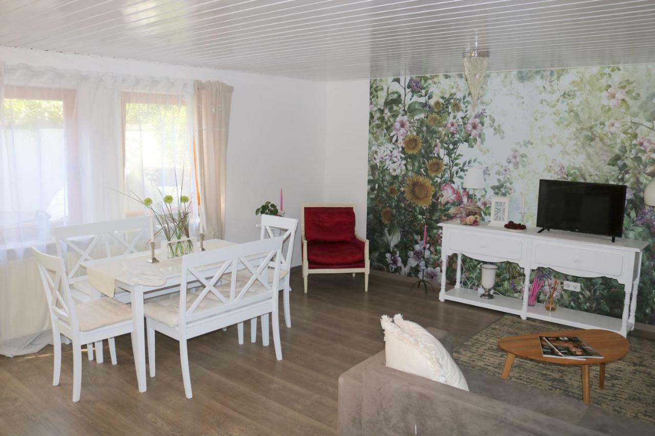 Soutterain - Wohnung Mit Senkgarten Weingarten  المظهر الخارجي الصورة